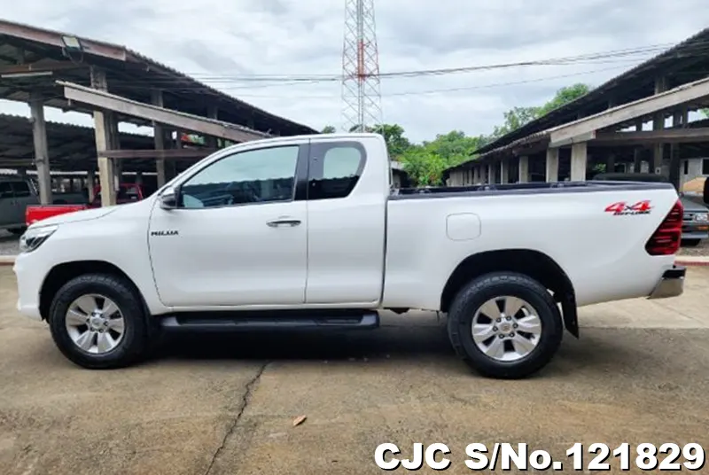 Toyota Hilux in White for Sale Image 5