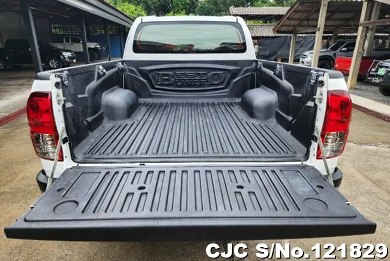 Toyota Hilux in White for Sale Image 6