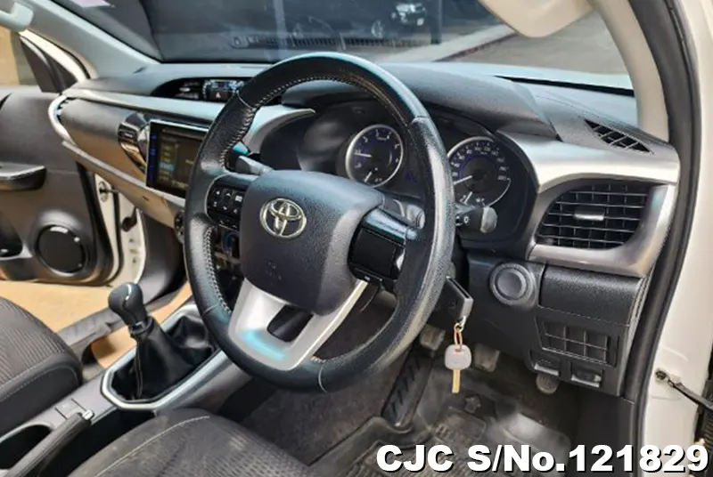 Toyota Hilux in White for Sale Image 8