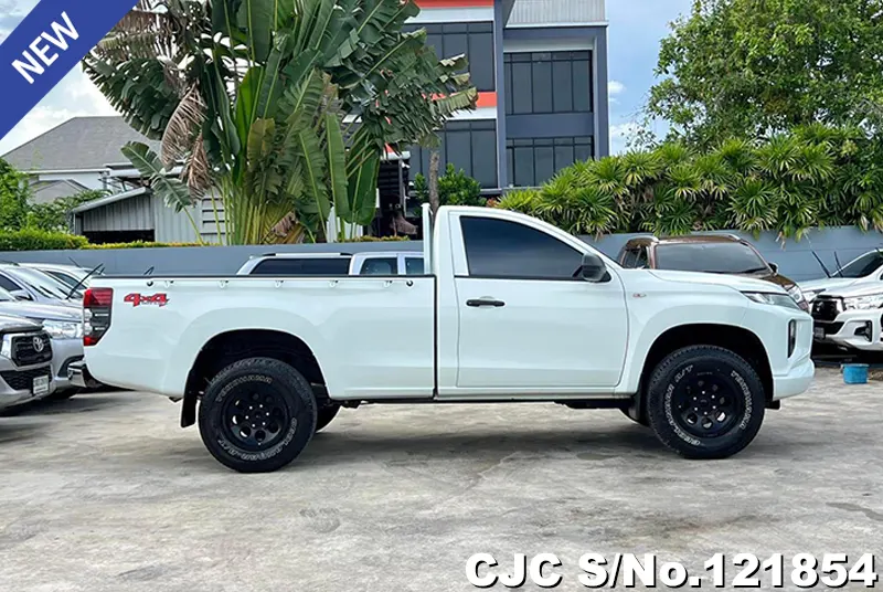 Mitsubishi Triton in White for Sale Image 3