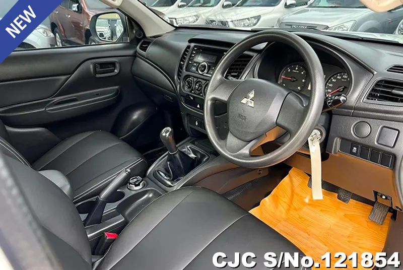 Mitsubishi Triton in White for Sale Image 4