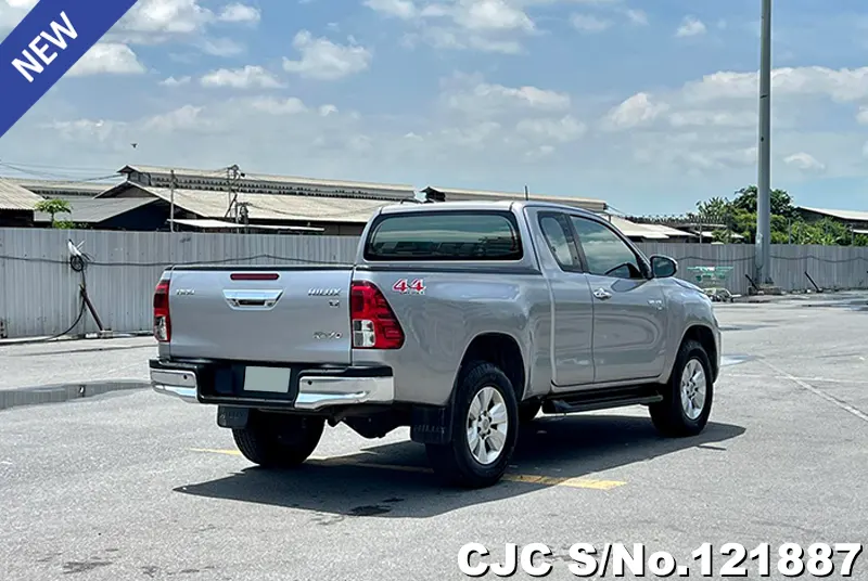 Toyota Hilux in Silver for Sale Image 2