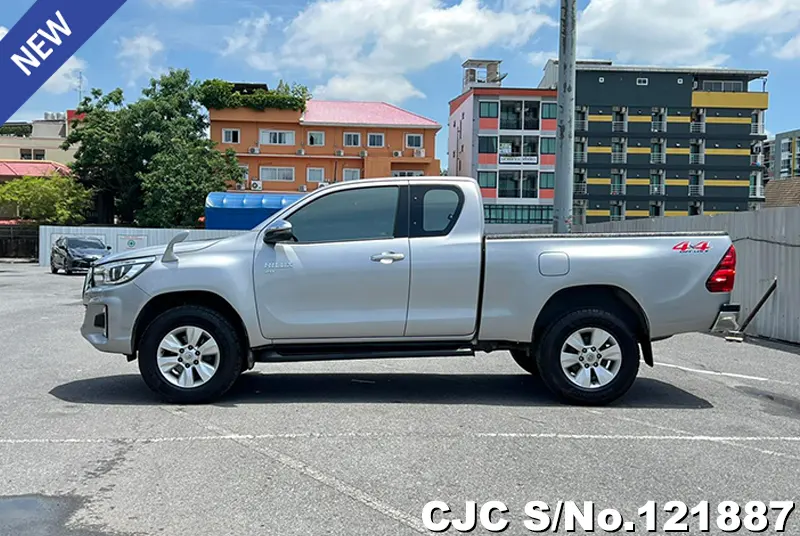 Toyota Hilux in Silver for Sale Image 4