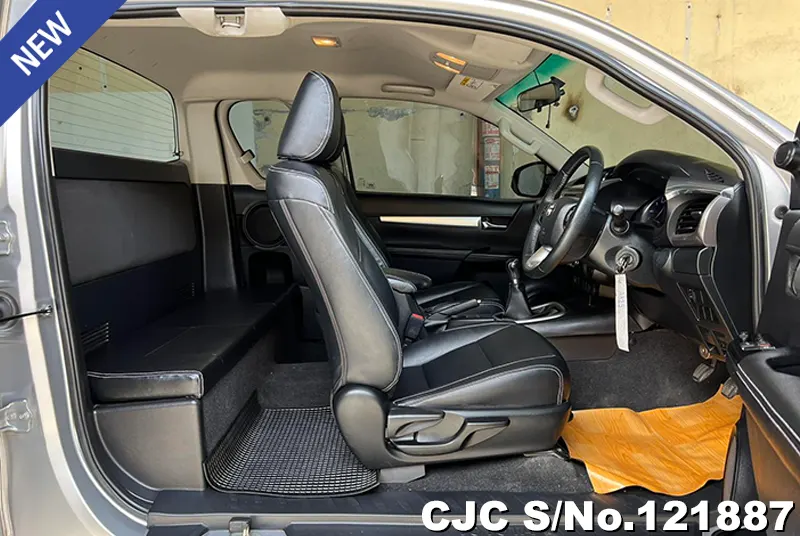 Toyota Hilux in Silver for Sale Image 6