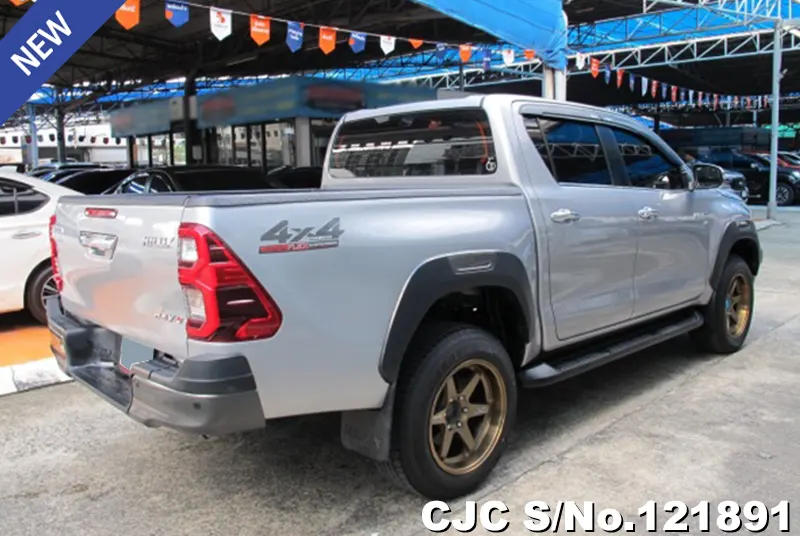 Toyota Hilux in Silver for Sale Image 2