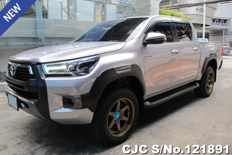 Toyota Hilux in Silver for Sale Image 3