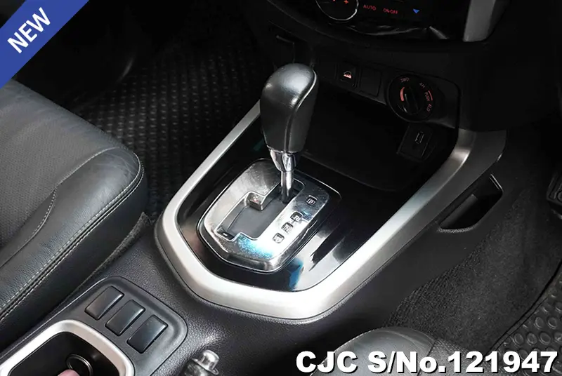 Nissan Navara in White for Sale Image 13