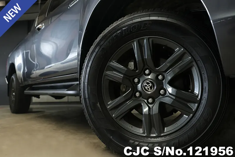 Toyota Hilux in Gray for Sale Image 14
