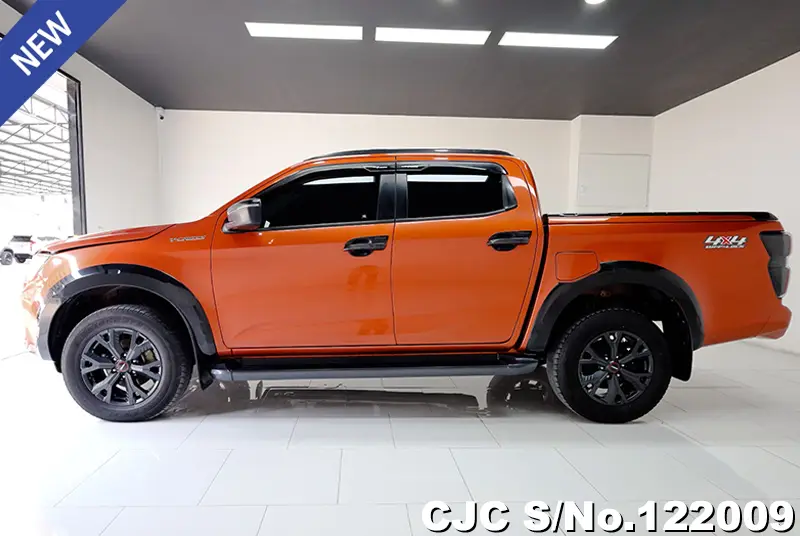 Isuzu D-Max in Orange for Sale Image 6