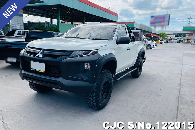 Mitsubishi Triton in White for Sale Image 3