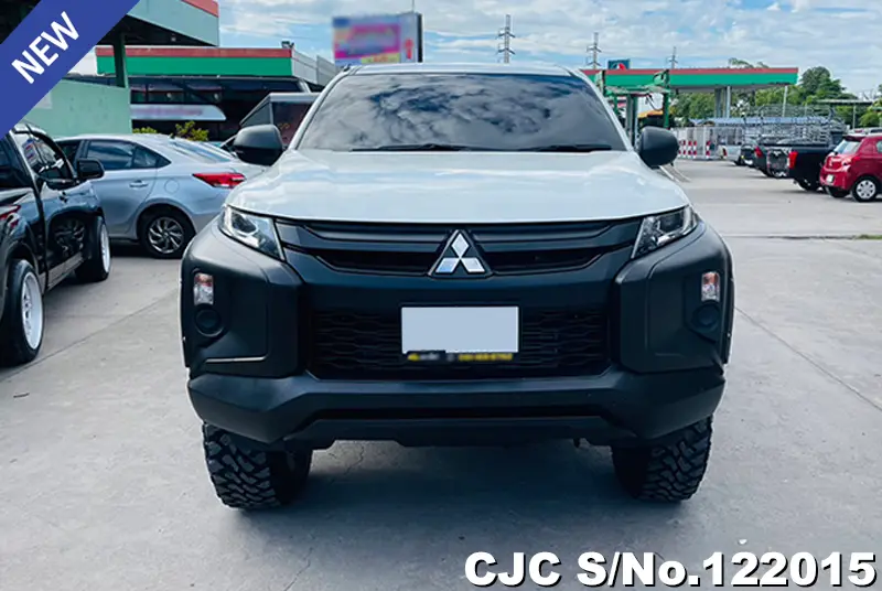Mitsubishi Triton in White for Sale Image 4