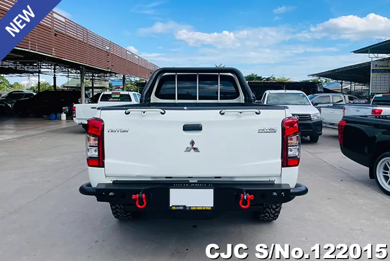 Mitsubishi Triton in White for Sale Image 5