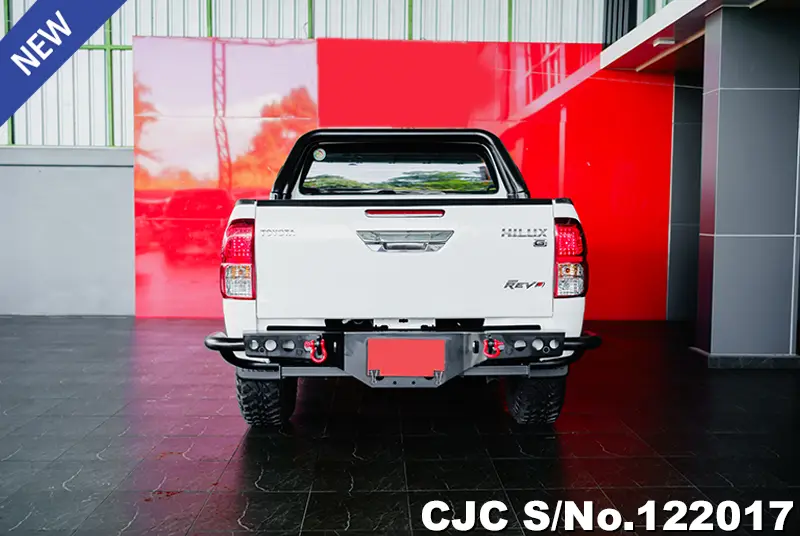 Toyota Hilux in White for Sale Image 2