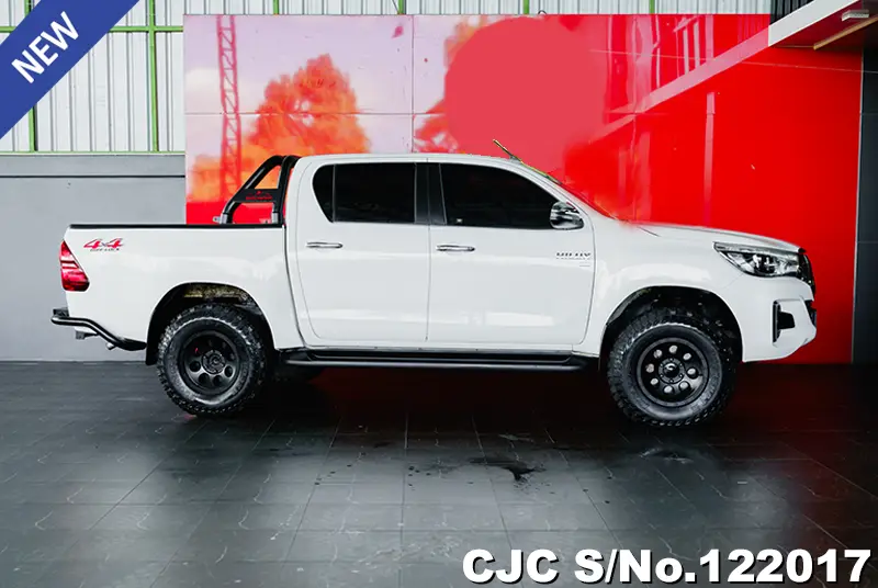 Toyota Hilux in White for Sale Image 3