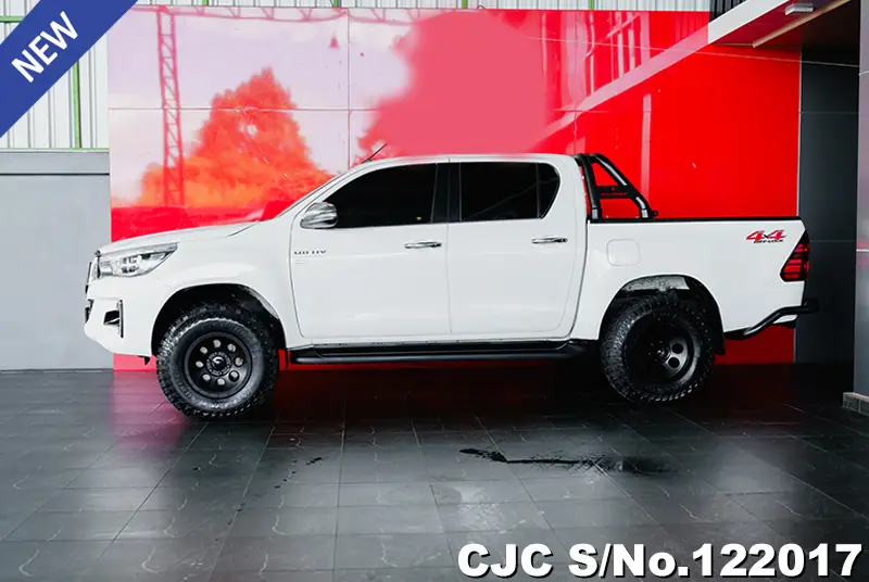Toyota Hilux in White for Sale Image 4