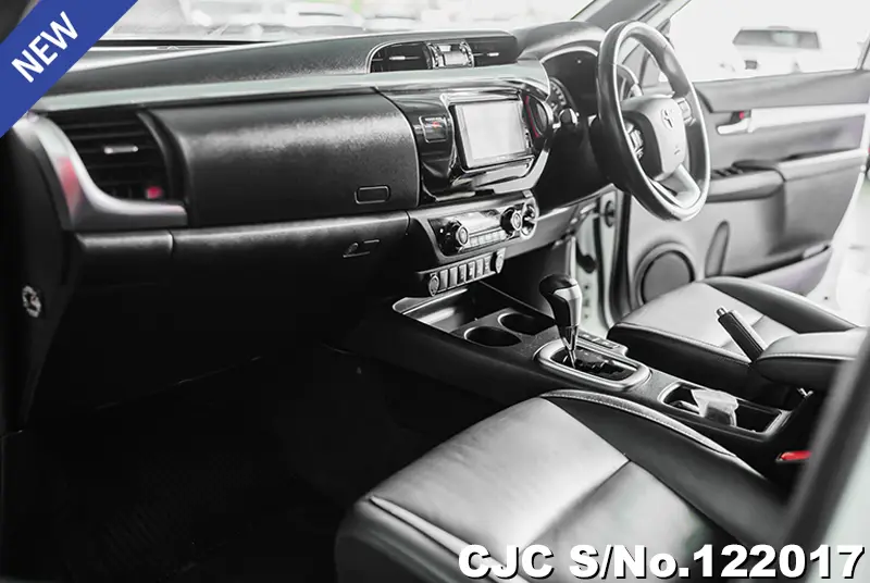 Toyota Hilux in White for Sale Image 6