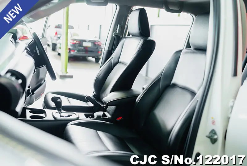 Toyota Hilux in White for Sale Image 8