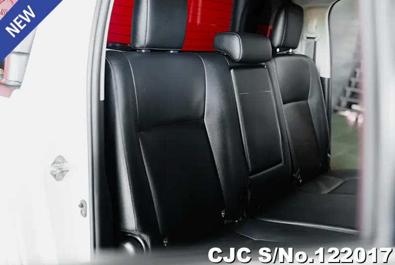 Toyota Hilux in White for Sale Image 9