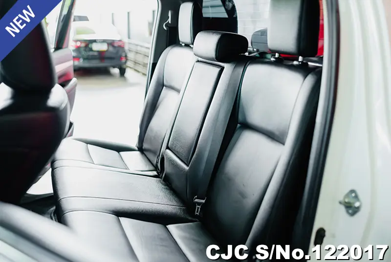Toyota Hilux in White for Sale Image 10
