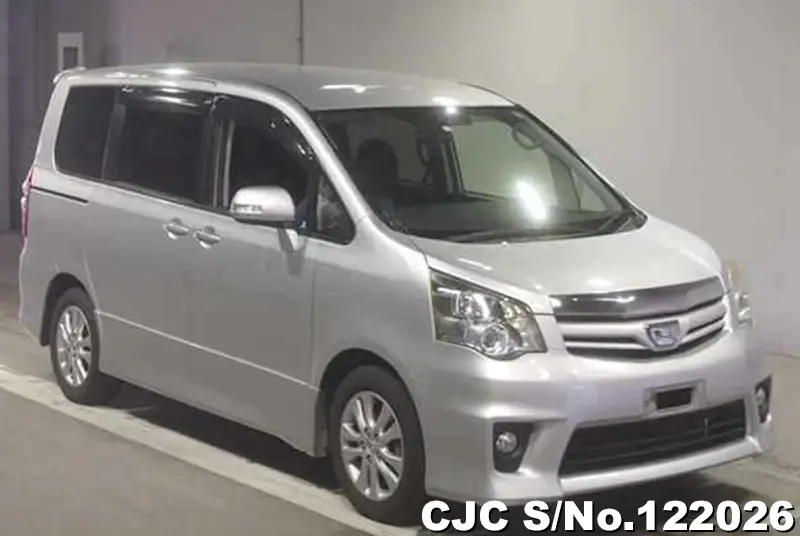 Toyota / Noah 2010