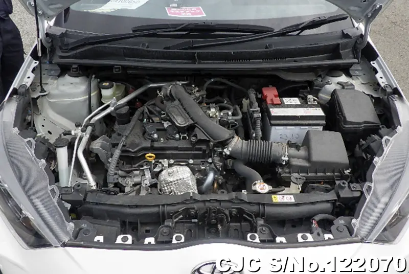 Toyota Yaris in Pearl White for Sale Image 9
