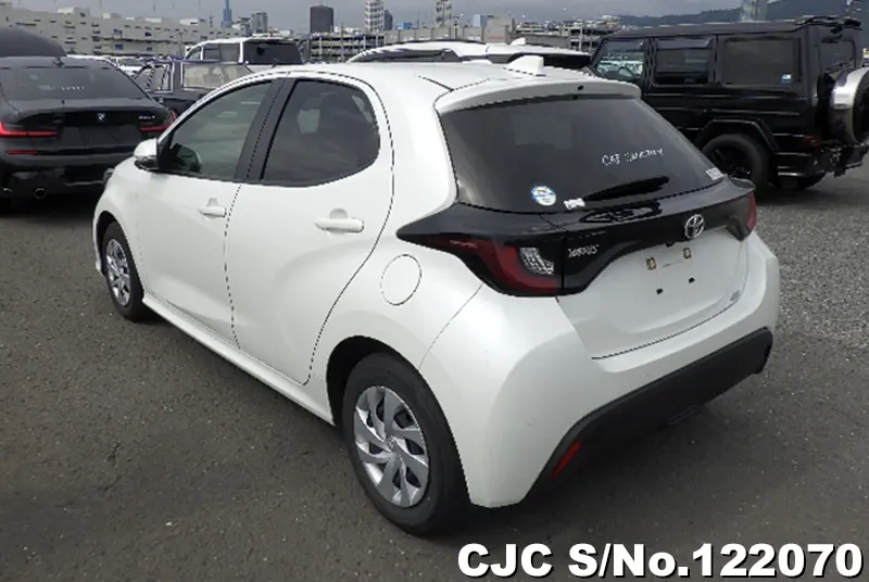 Toyota Yaris in Pearl White for Sale Image 1