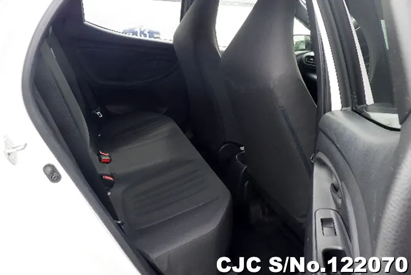 Toyota Yaris in Pearl White for Sale Image 7