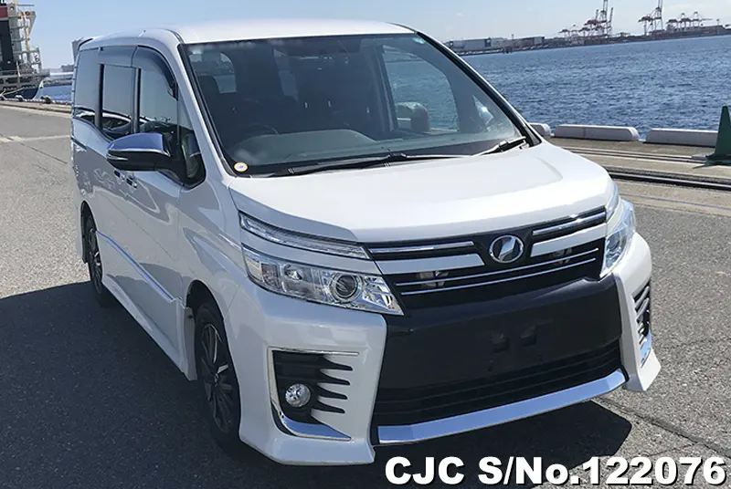Toyota / Voxy 2015