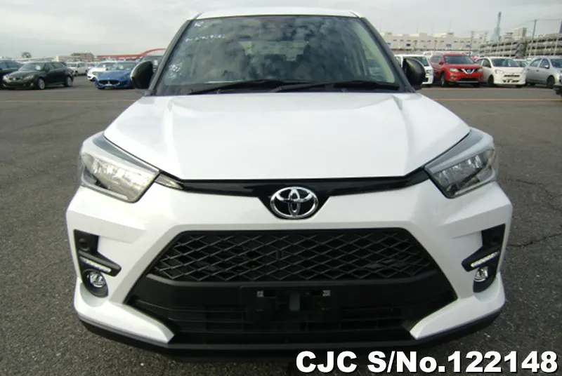 Toyota Raize in Pearl for Sale Image 4