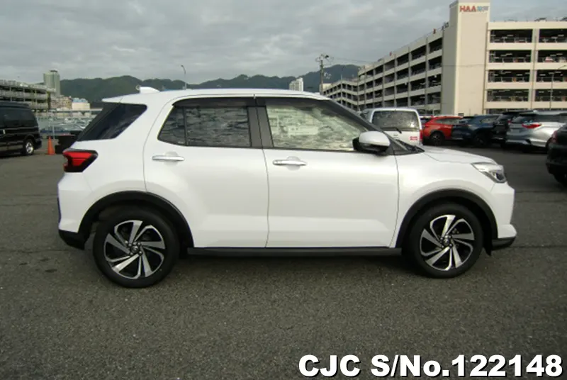 Toyota Raize in Pearl for Sale Image 6