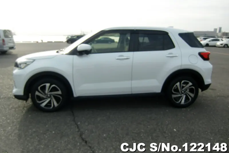 Toyota Raize in Pearl for Sale Image 7