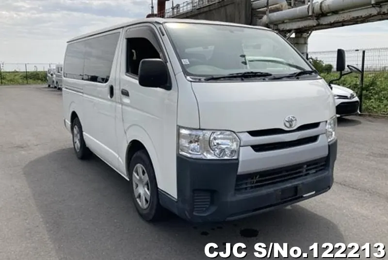 Toyota / Hiace 2015