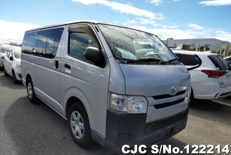 Toyota / Hiace 2015