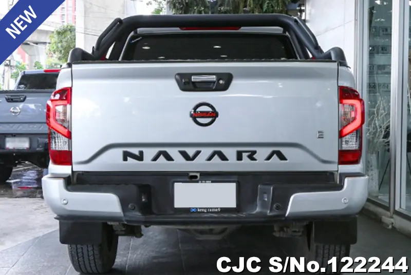 Nissan Navara in Gray for Sale Image 3