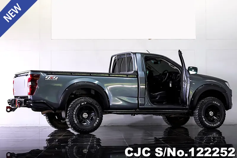 Isuzu D-Max in Gray for Sale Image 8