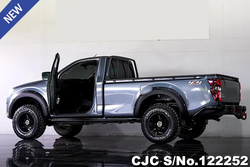 Isuzu D-Max in Gray for Sale Image 9