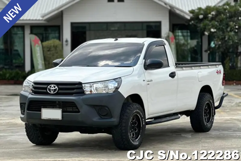 Toyota Hilux in White for Sale Image 0