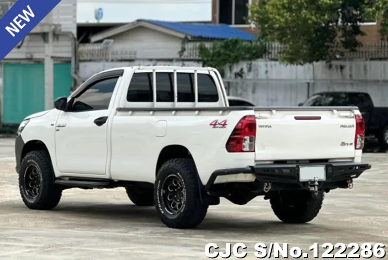 Toyota Hilux in White for Sale Image 1