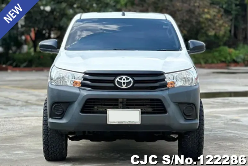 Toyota Hilux in White for Sale Image 2