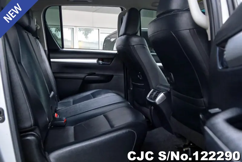Toyota Hilux in Gray for Sale Image 7