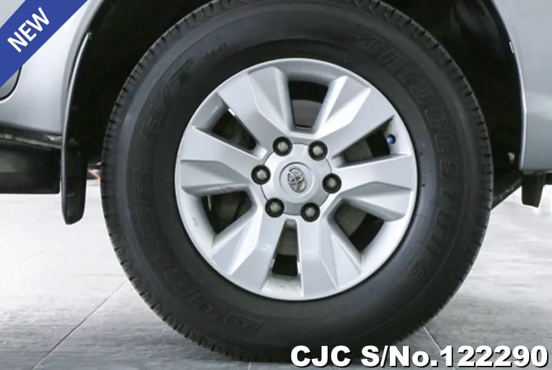 Toyota Hilux in Gray for Sale Image 11