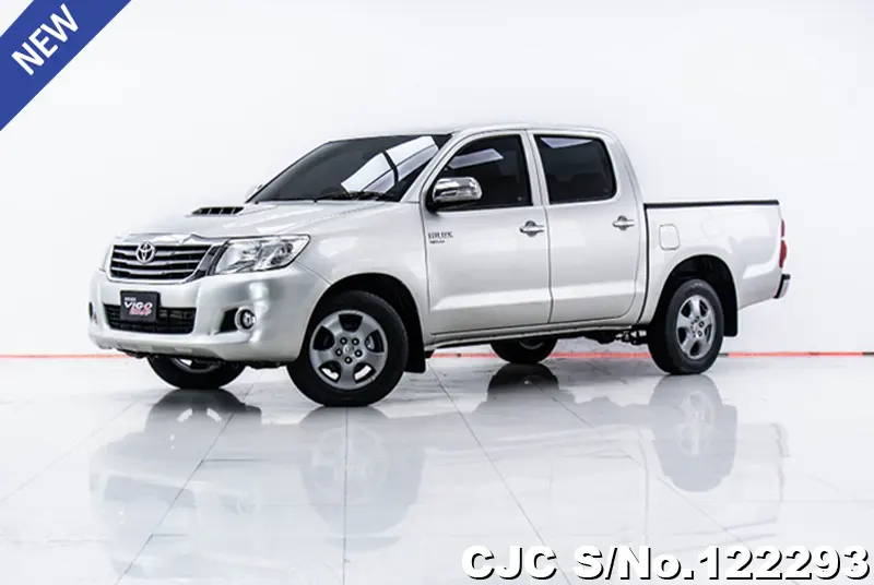 Toyota Hilux in Gray for Sale Image 2