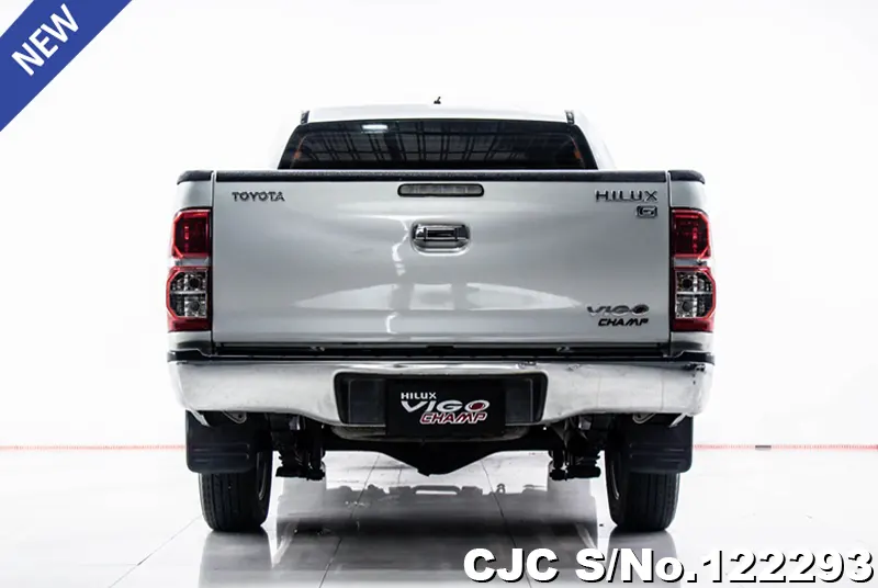 Toyota Hilux in Gray for Sale Image 4