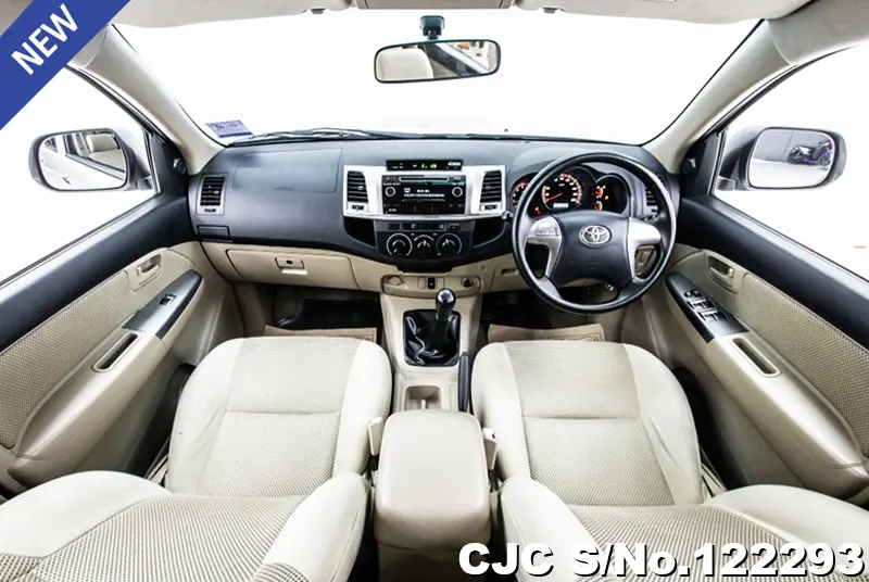 Toyota Hilux in Gray for Sale Image 6