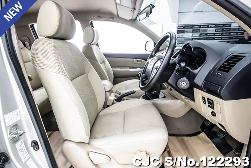 Toyota Hilux in Gray for Sale Image 7