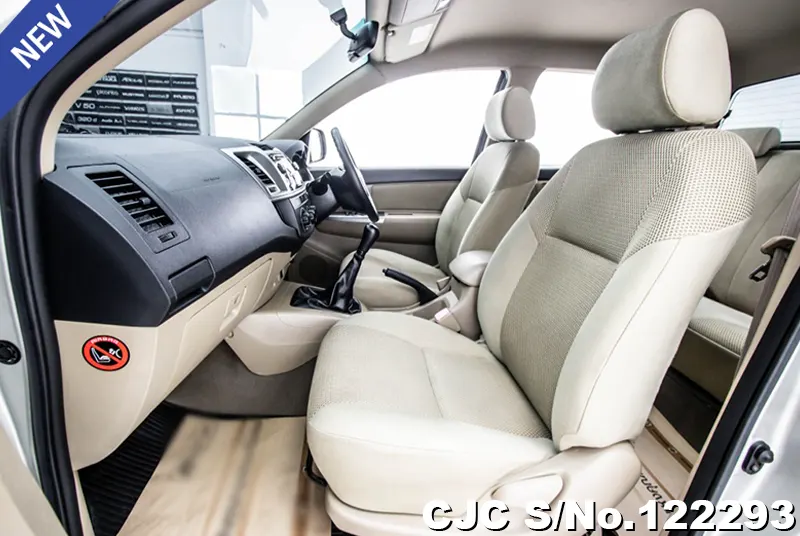 Toyota Hilux in Gray for Sale Image 8