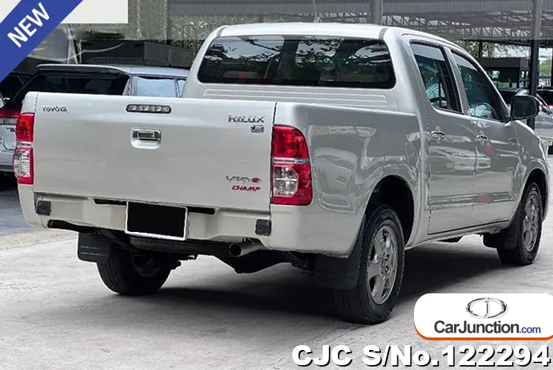 Toyota Hilux in Gray for Sale Image 2
