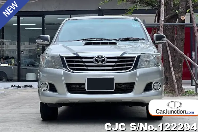 Toyota Hilux in Gray for Sale Image 4