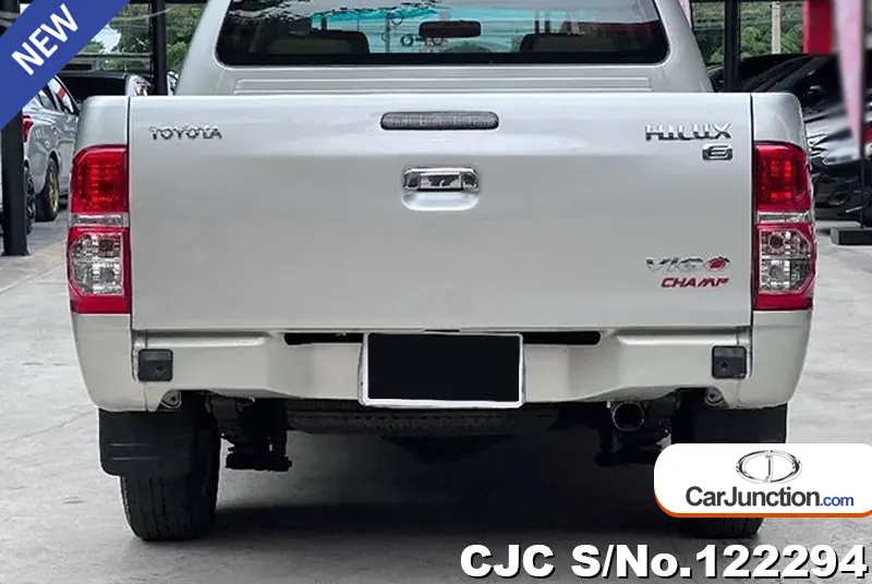 Toyota Hilux in Gray for Sale Image 5