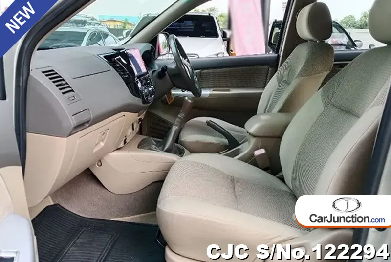 Toyota Hilux in Gray for Sale Image 9